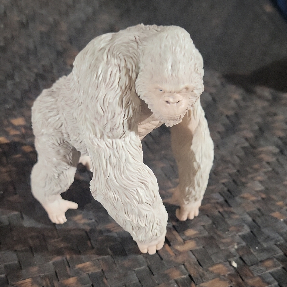 Rampage Movie White George Gorilla Figurine
